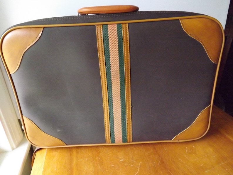 Vintage Lark 12 Round Suitcase Gray Hat Box Travel Case