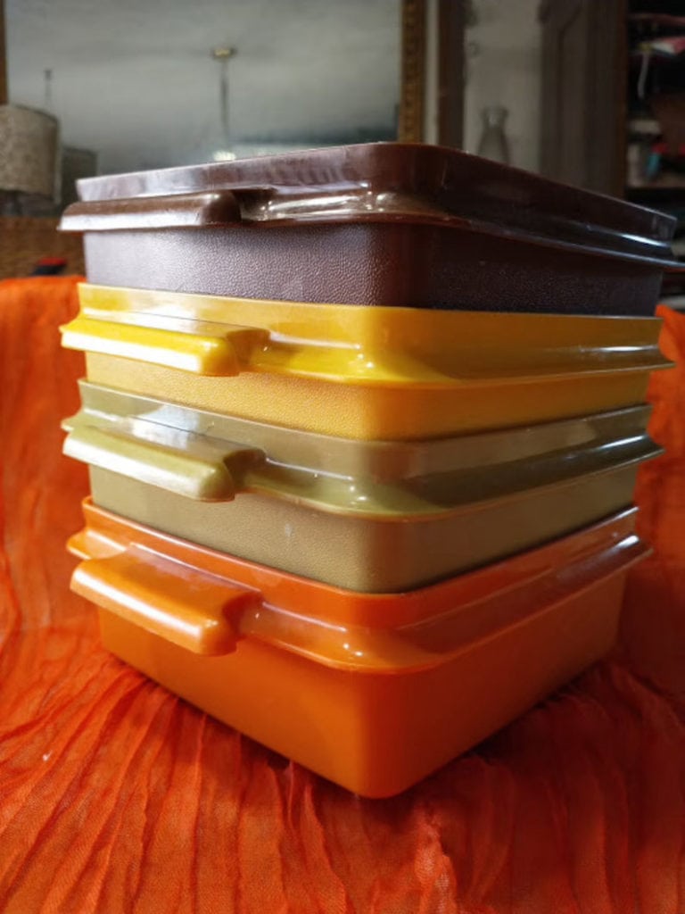 https://www.oldest.org/wp-content/uploads/2021/09/Set-of-Four-Tupperware-Sandwich-Containers-768x1024.jpg