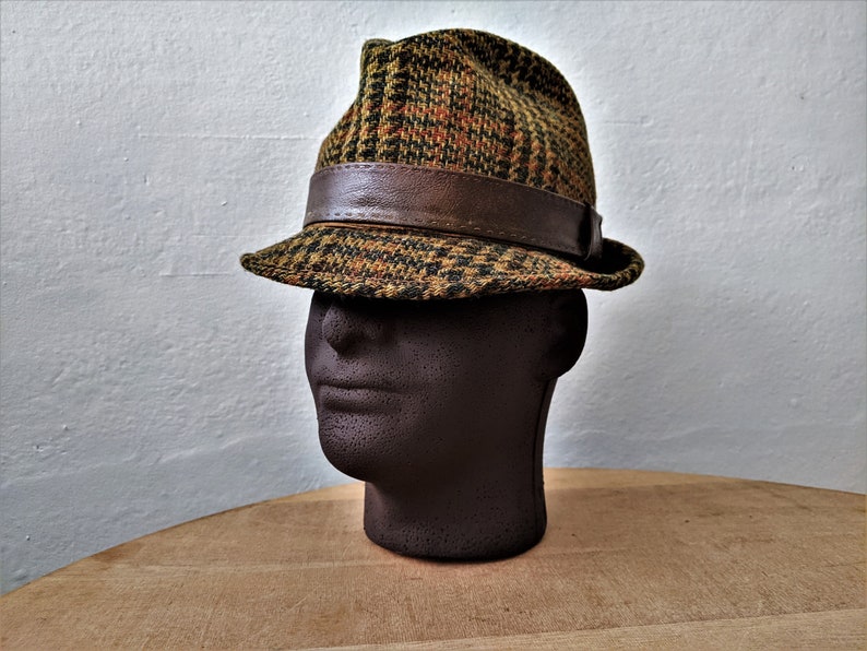 64 Vintage and Antique Hats For Sale 
